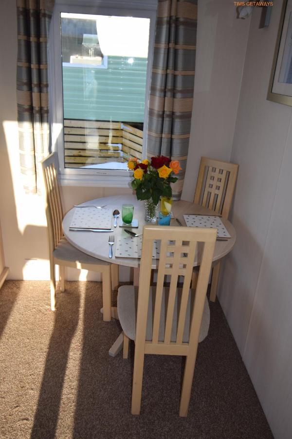 Tim'S Getaways Super Caravan A2, Todber Valley Caravan Park Hotell Gisburn Exteriör bild
