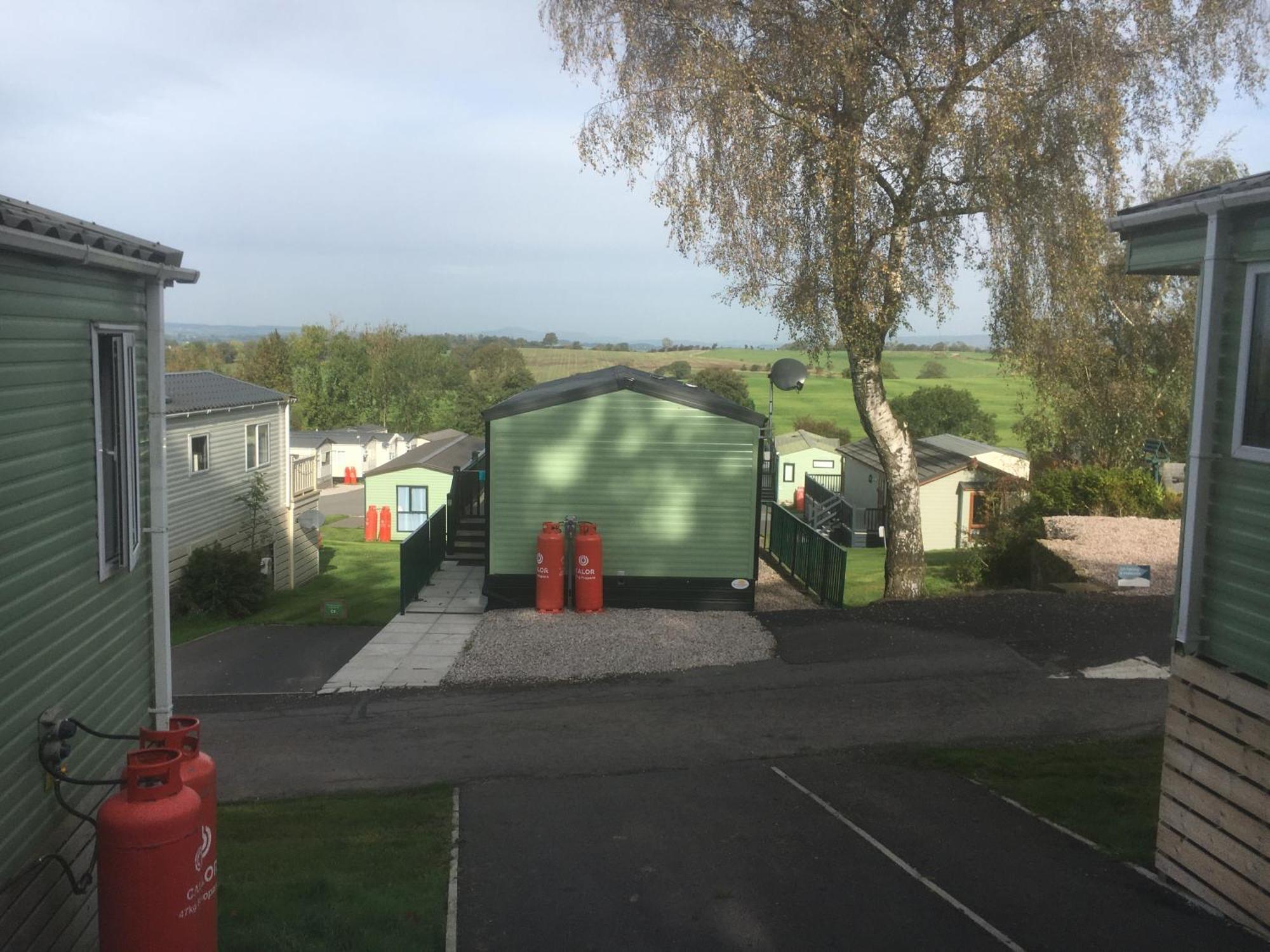 Tim'S Getaways Super Caravan A2, Todber Valley Caravan Park Hotell Gisburn Exteriör bild
